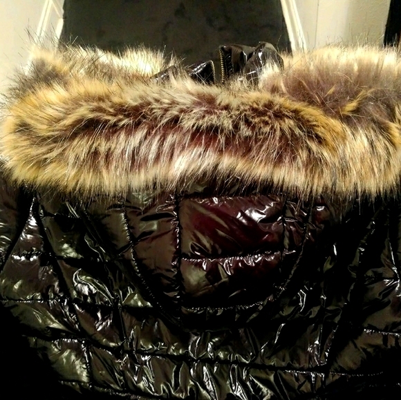 XL Black Wet look Puffer Jacket with fur hood - Picture 3 of 6